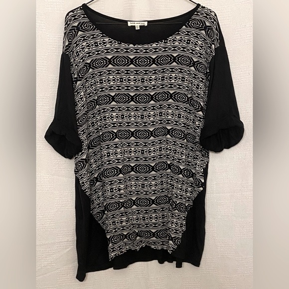 EUC Blouse by Faith and Joy with geometric design, size US 3X - Picture 1 of 5